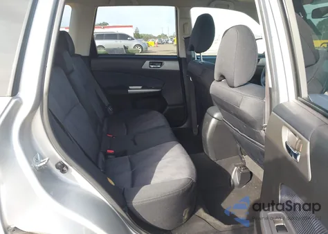 2010 Subaru Forester 2.5X Premium z USA, uszkodzony, nr VIN JF2SH6CC2AH729700